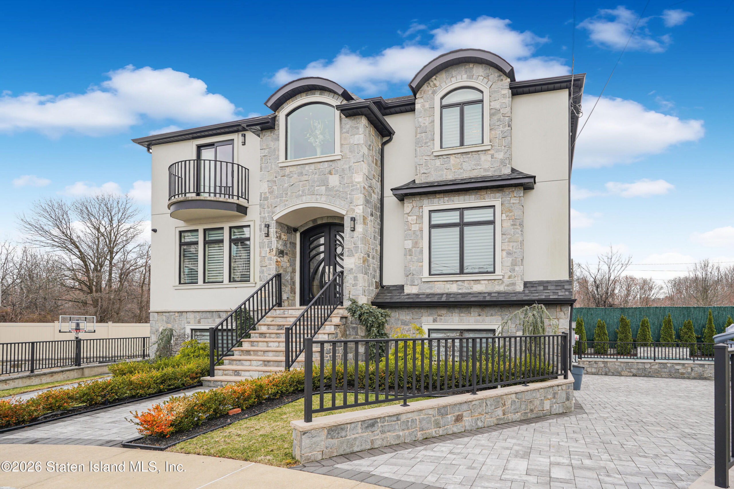 35 Savona Court Image 5
