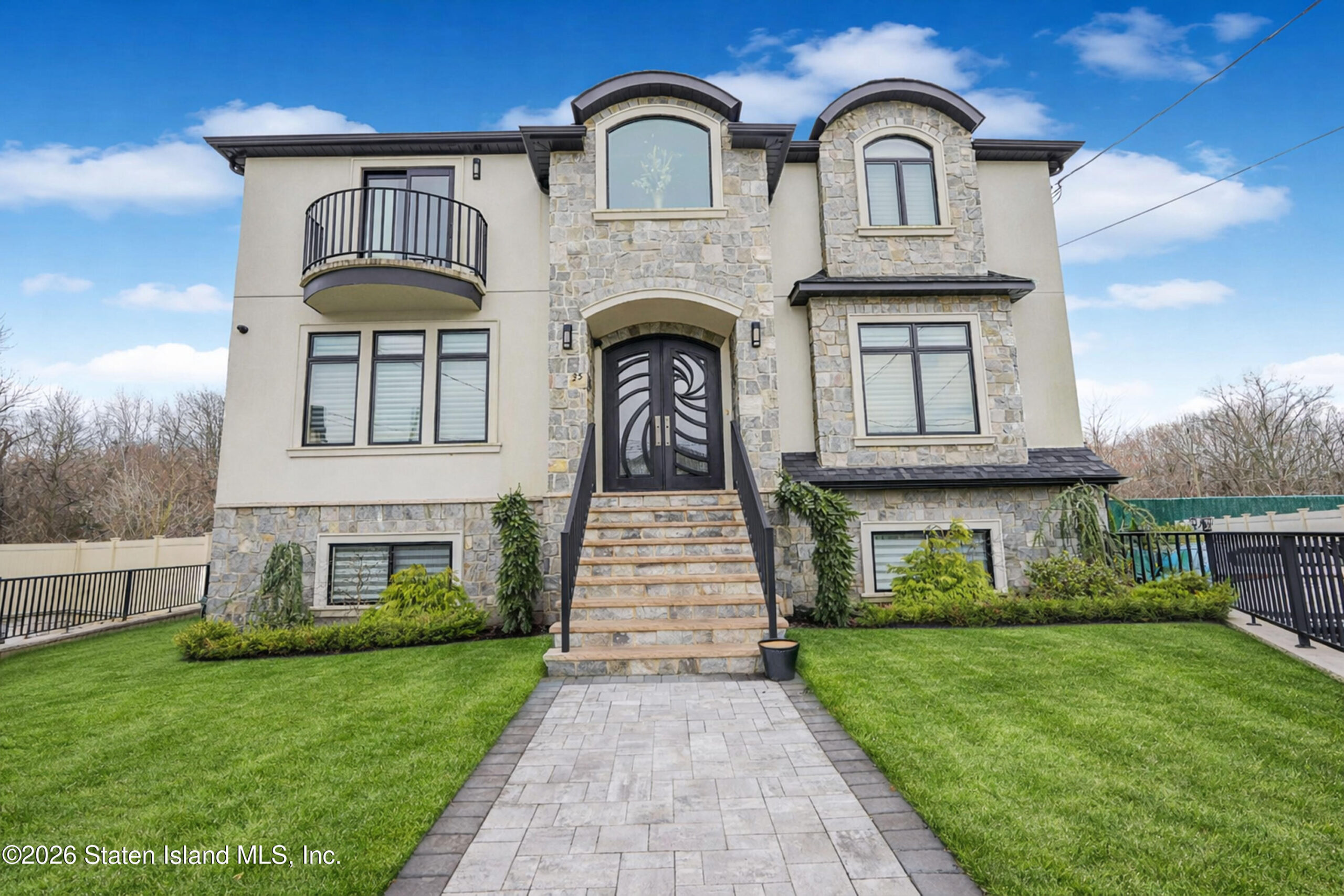 35 Savona Court Image 2