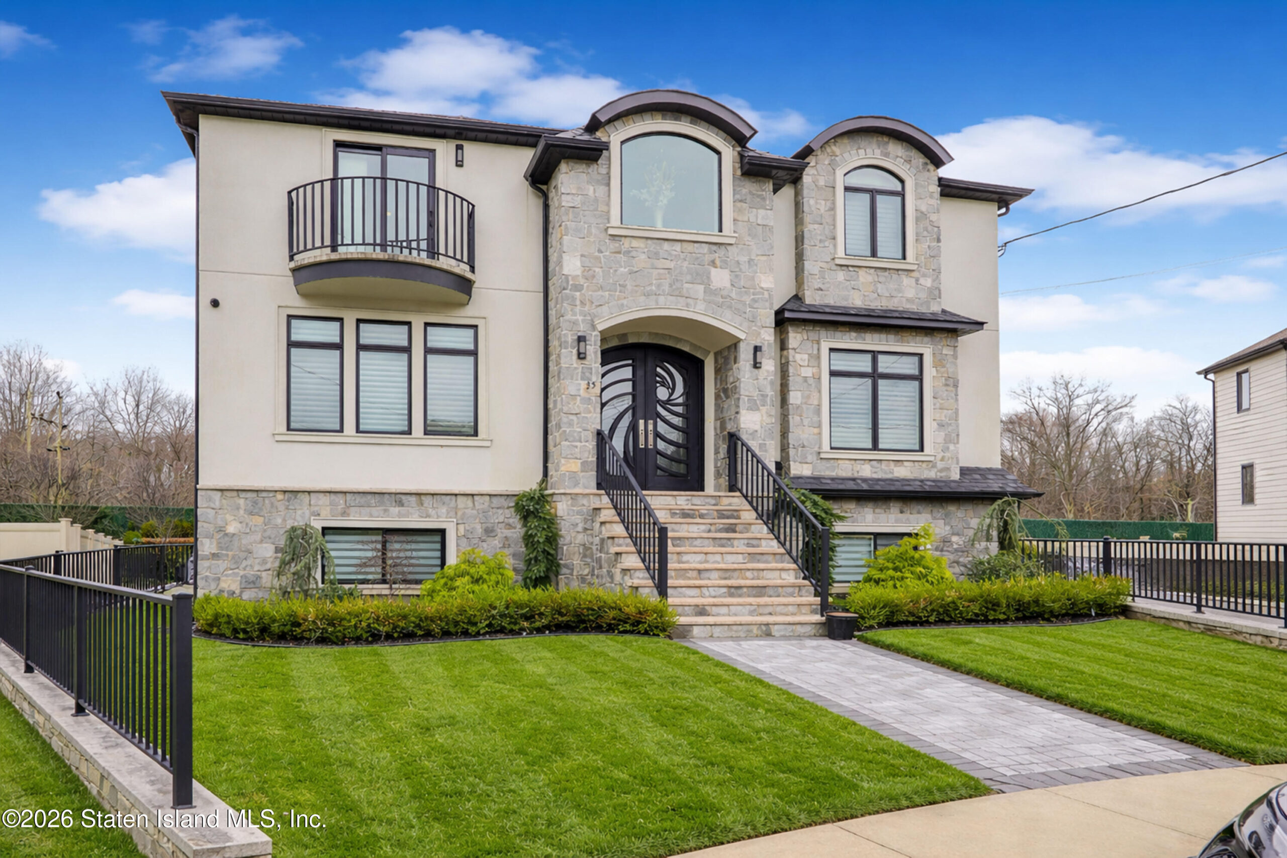 35 Savona Court Image 4