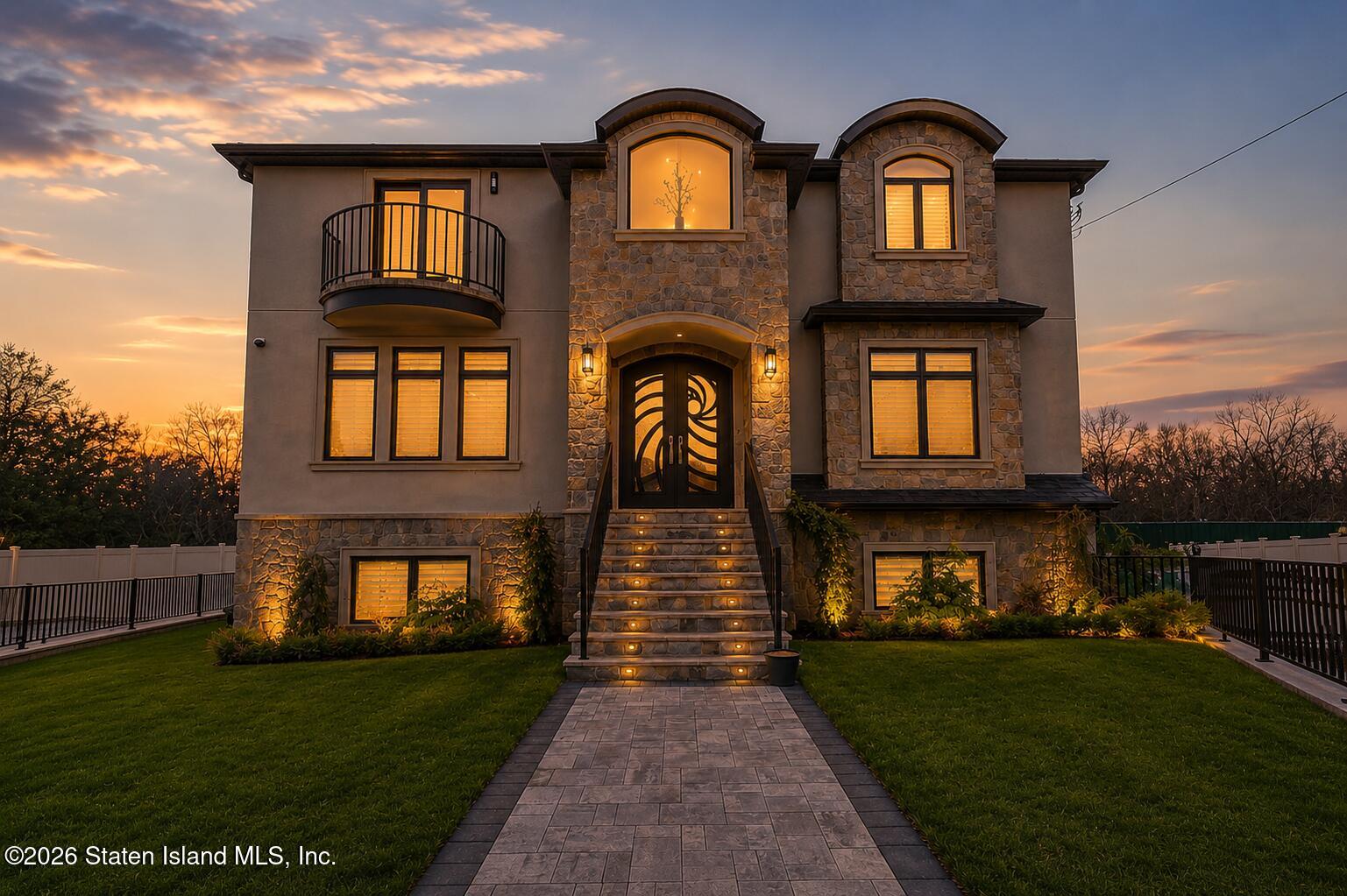 35 Savona Court Image 1