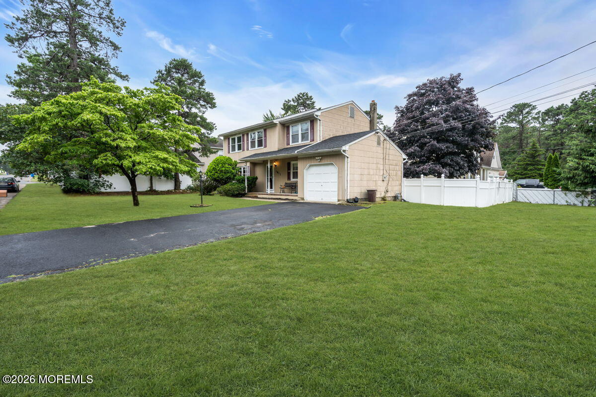 1813 Bismarck Street Image 5