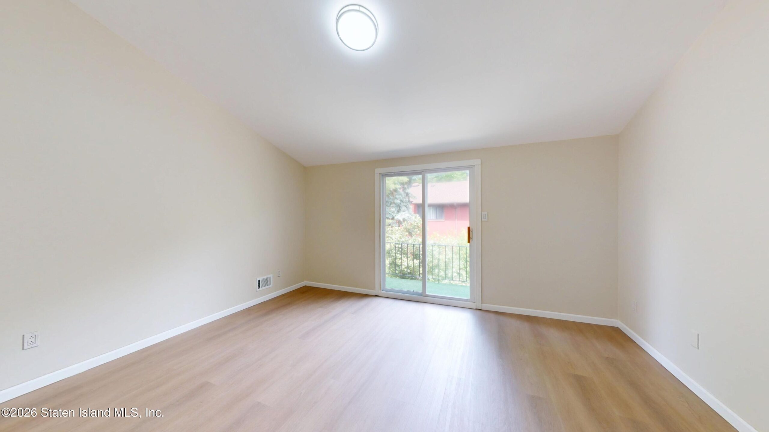 578 Golf View Court, Staten Island, NY, 10314 image 17