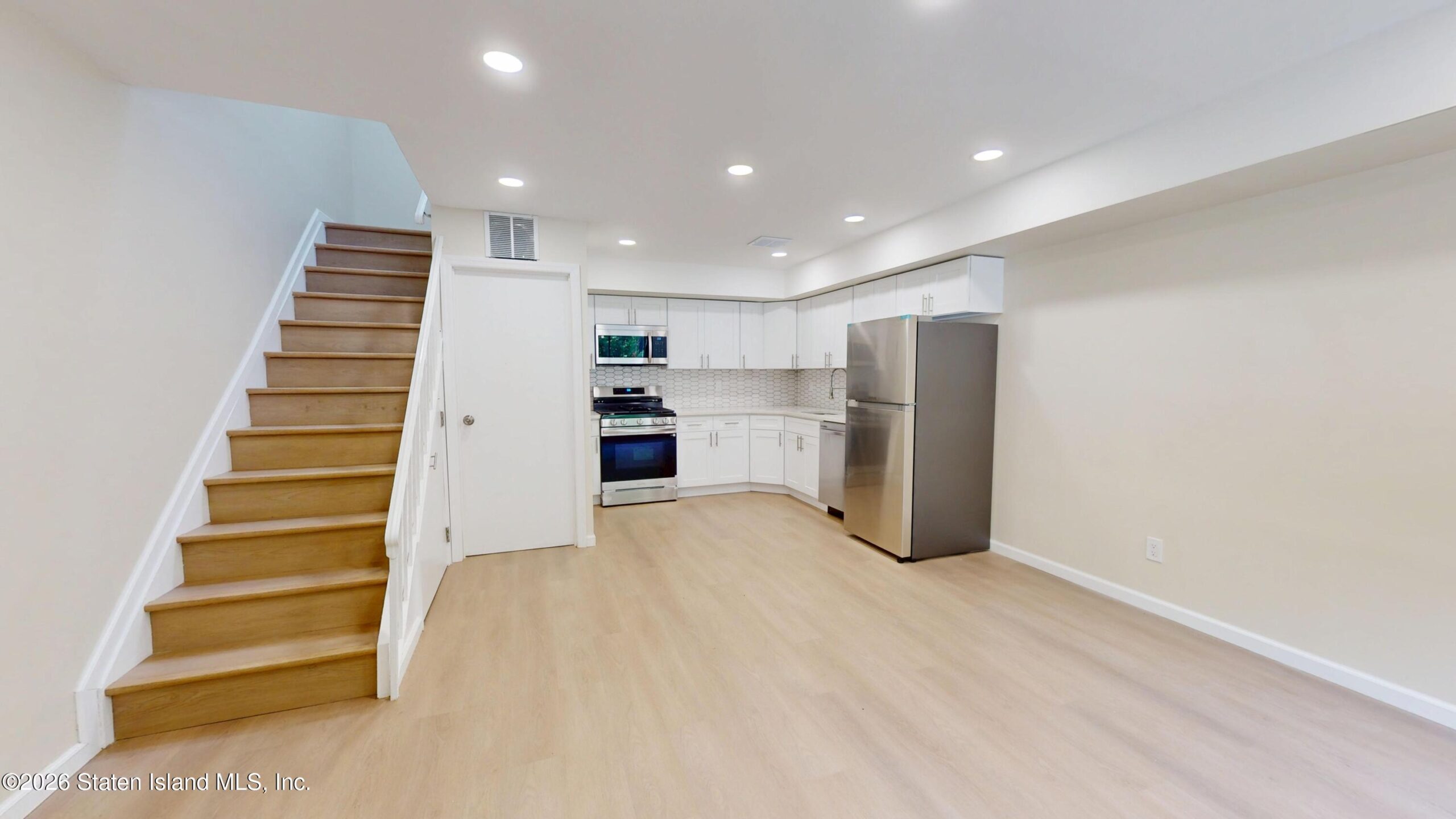 578 Golf View Court, Staten Island, NY, 10314 image 9