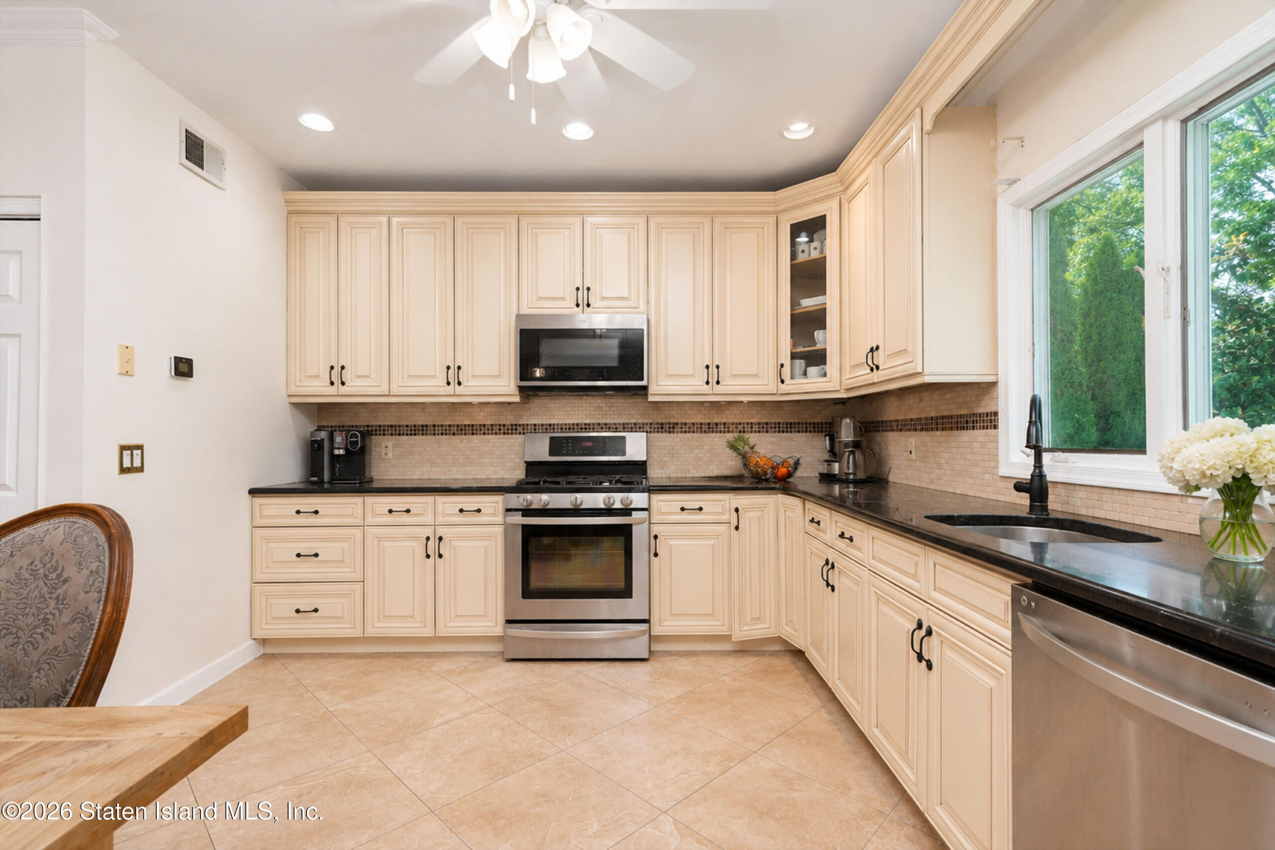 22 NW Putters Court, Staten Island, NY, 10301 image 12