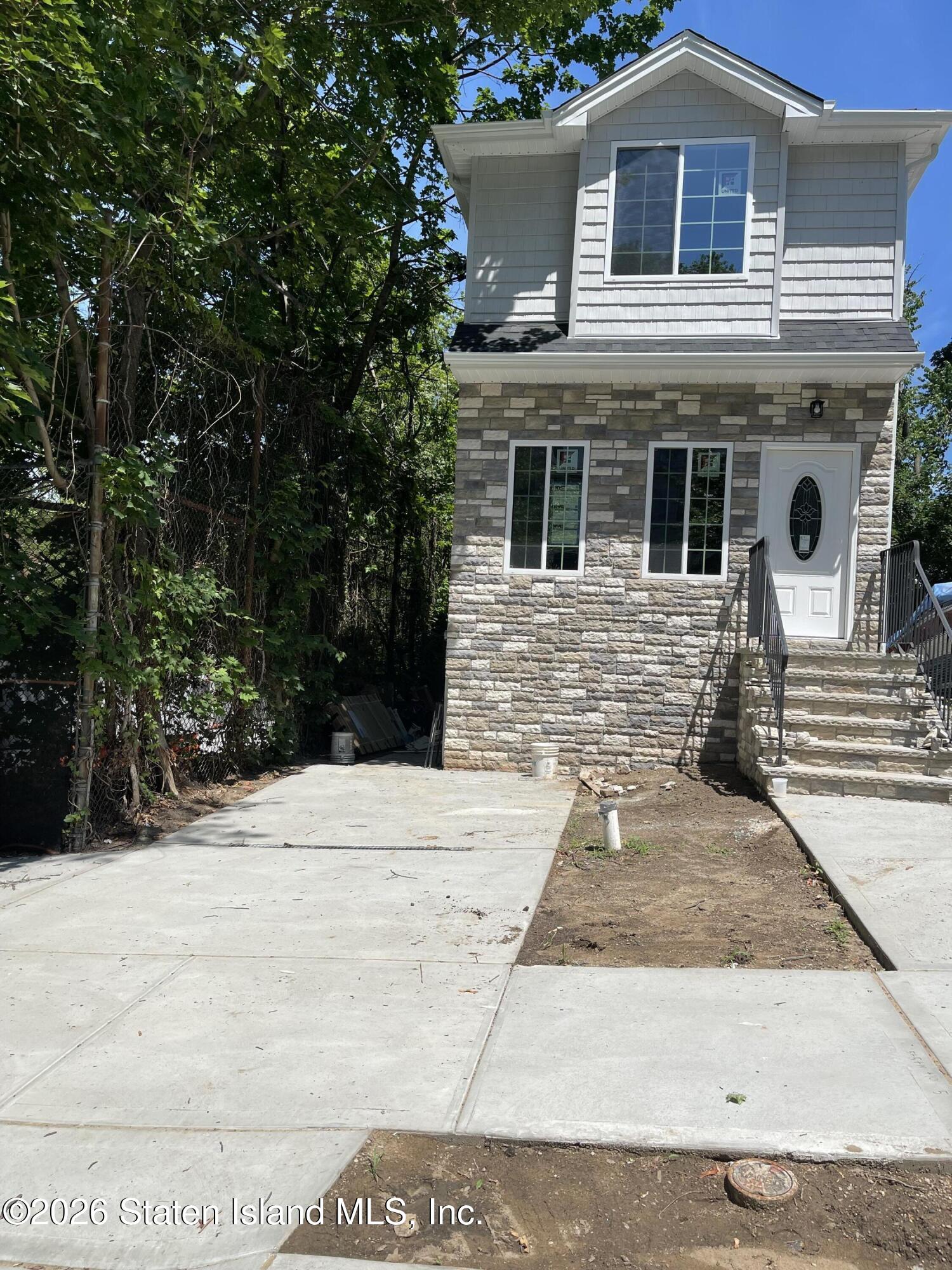 35 Layton Avenue, Staten Island, NY, 10301