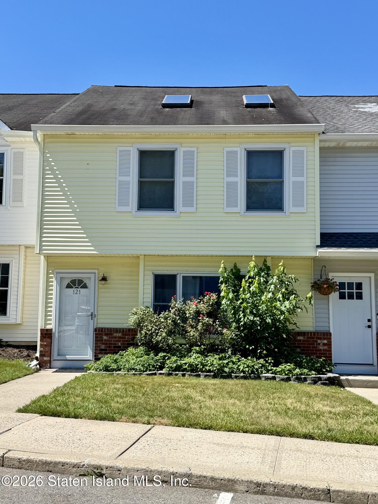 121 Joan Court Image 2