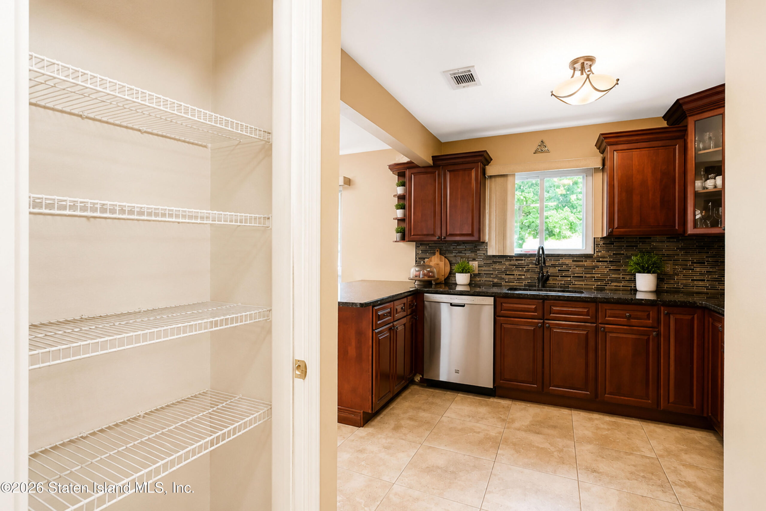 38 Jamie Lane, Staten Island, NY, 10312 image 10