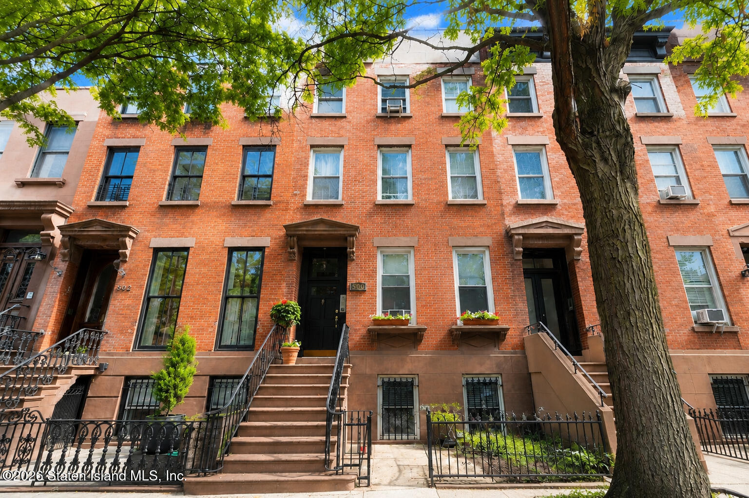 560 Henry Street Image 3