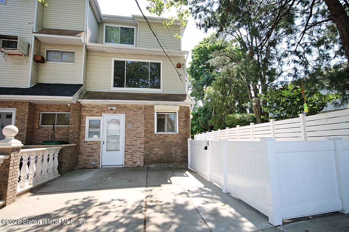 160 Dongan Hills Avenue Image 1