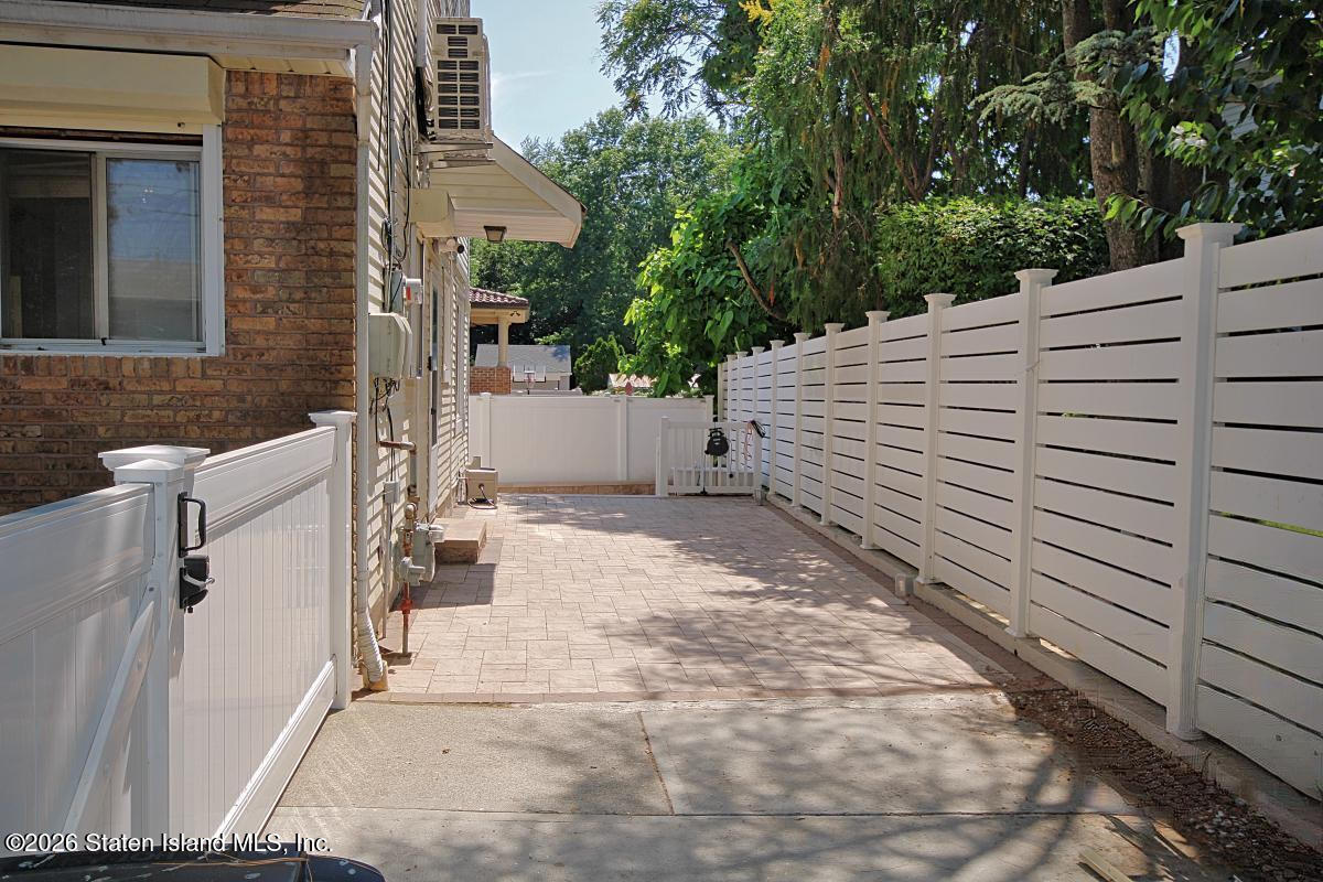 160 Dongan Hills Avenue Image 3