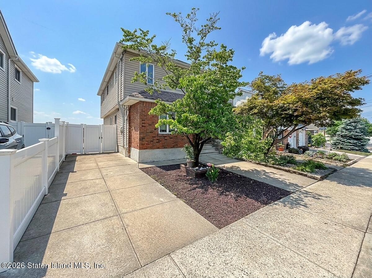 81 E Macon Avenue Image 2