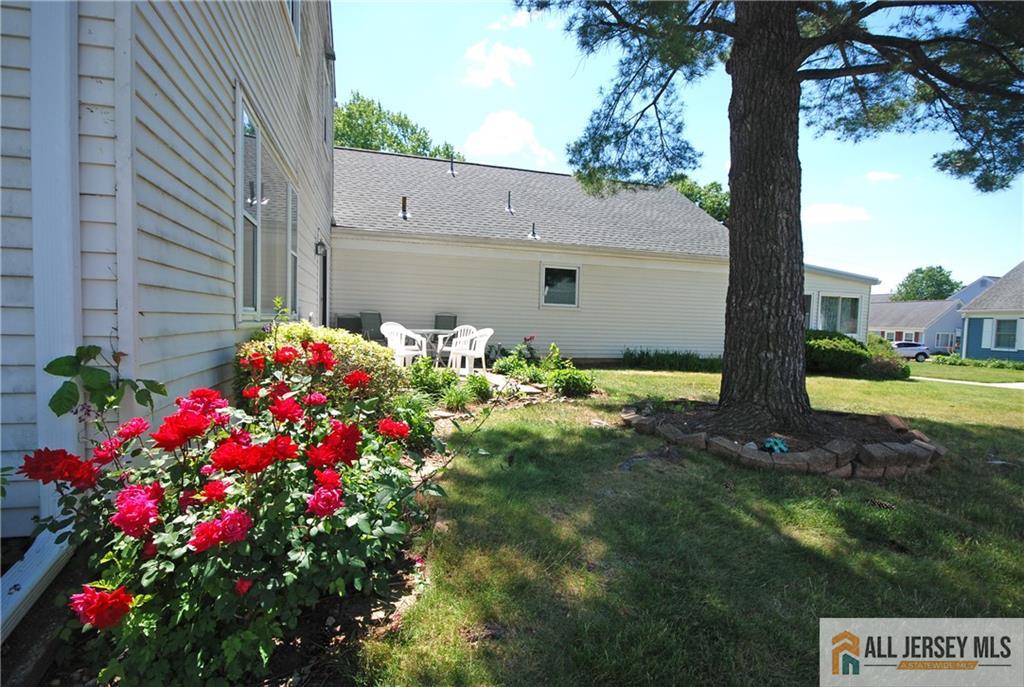 220 Manchester Lane B Image 5