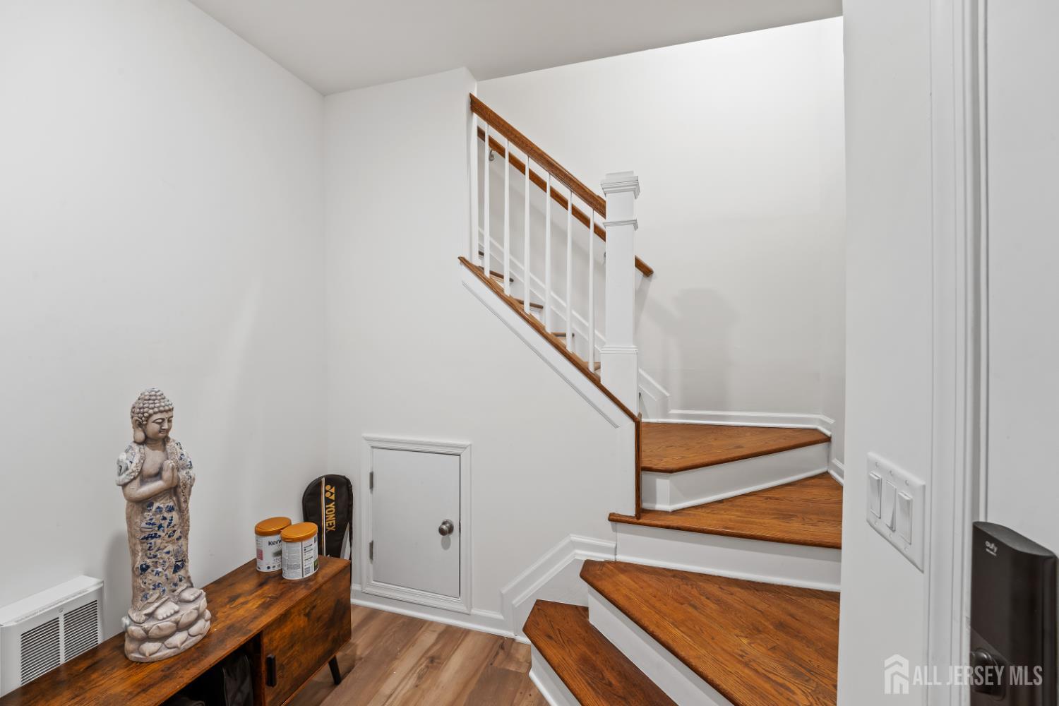 215 park Lane Image 3