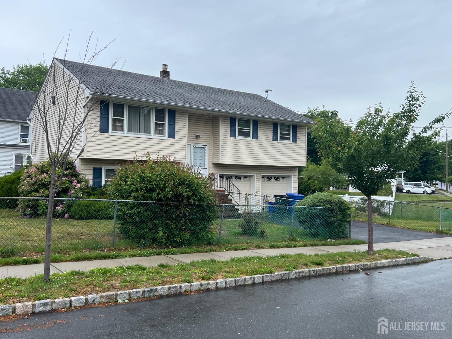 360 Leslie Avenue Image 2
