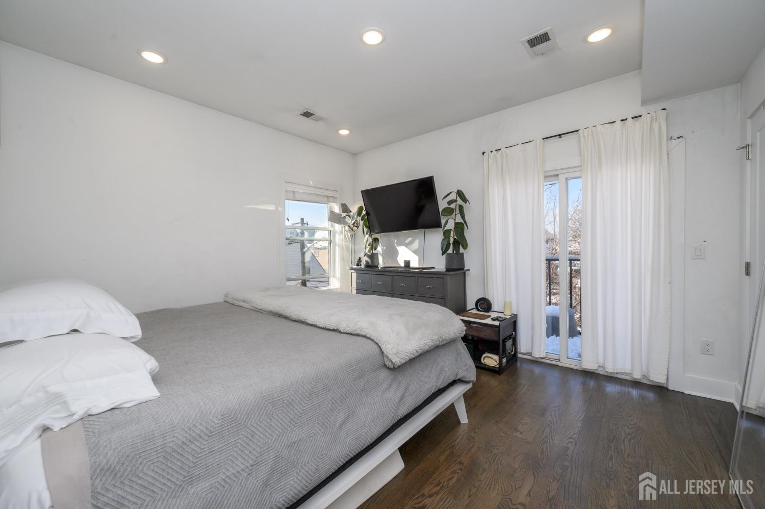 197 Garfield Avenue, Jersey City, NJ, 07305 image 26