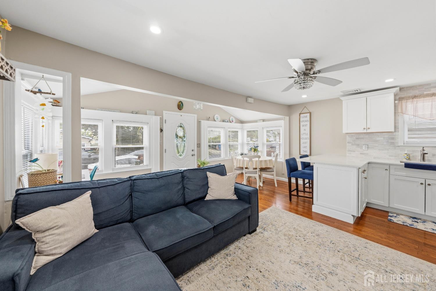 284 Shoreland Circle Image 1