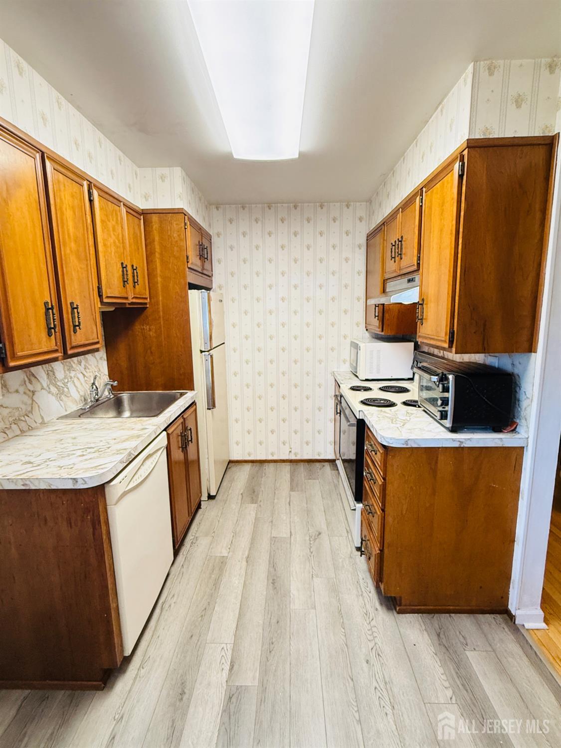 27 Concannon Drive, Fords, NJ, 08863 image 9