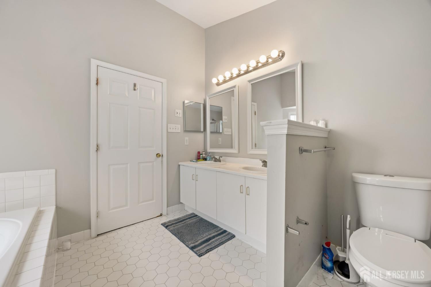 301 Pheasant Run, South Brunswick, NJ, 08852 image 23
