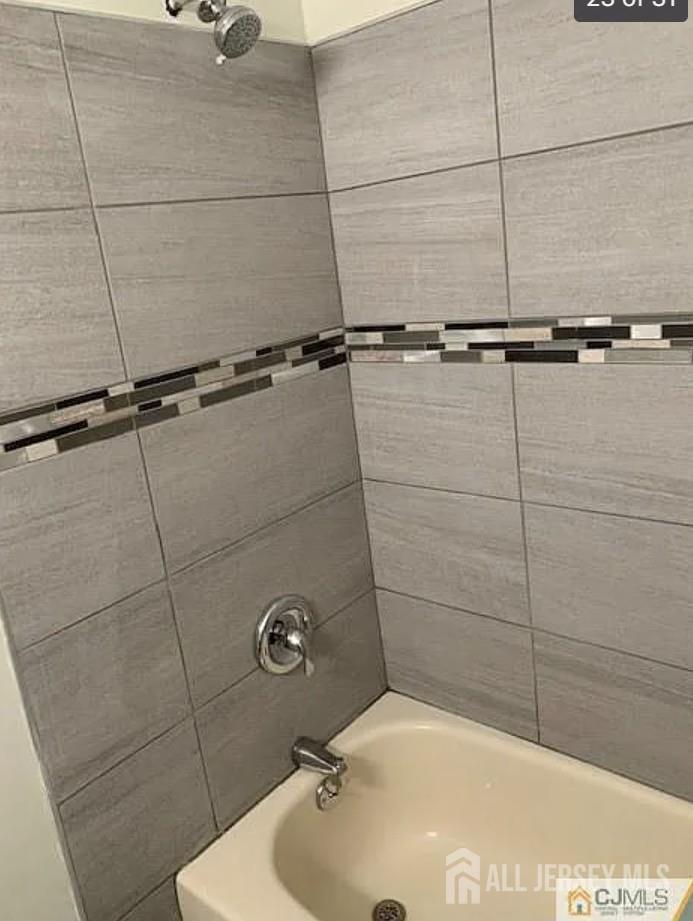 221 Hampshire Court Image 5