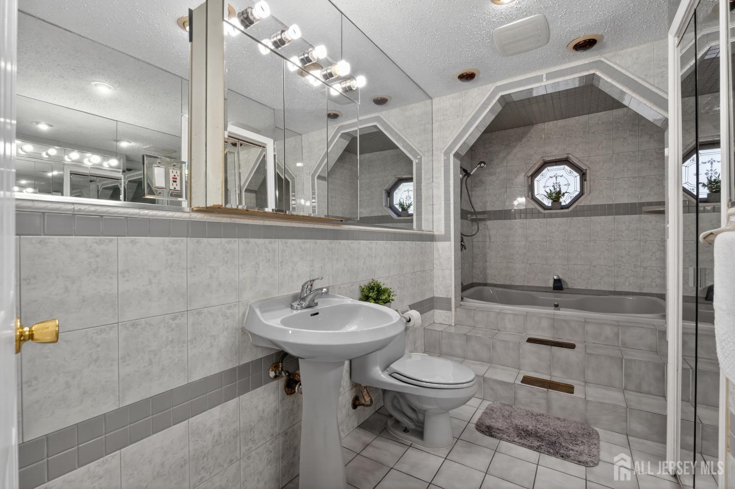 742 Gornik Drive, Perth Amboy, NJ, 08861 image 15