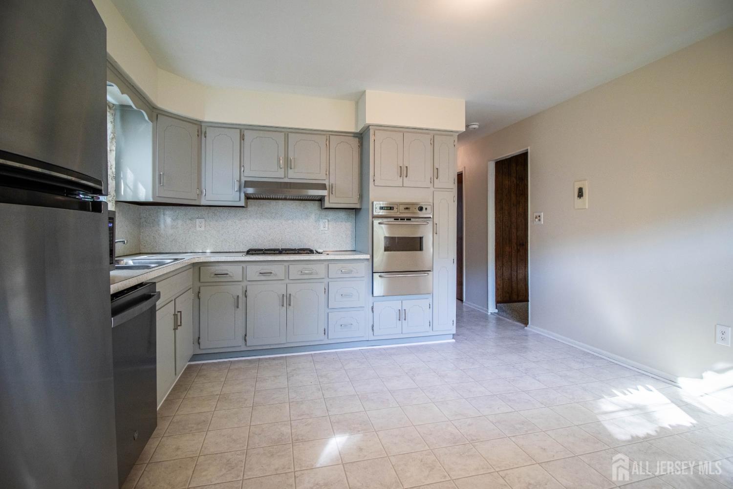 14 Tracey Drive, Milltown, NJ, 08850 image 6
