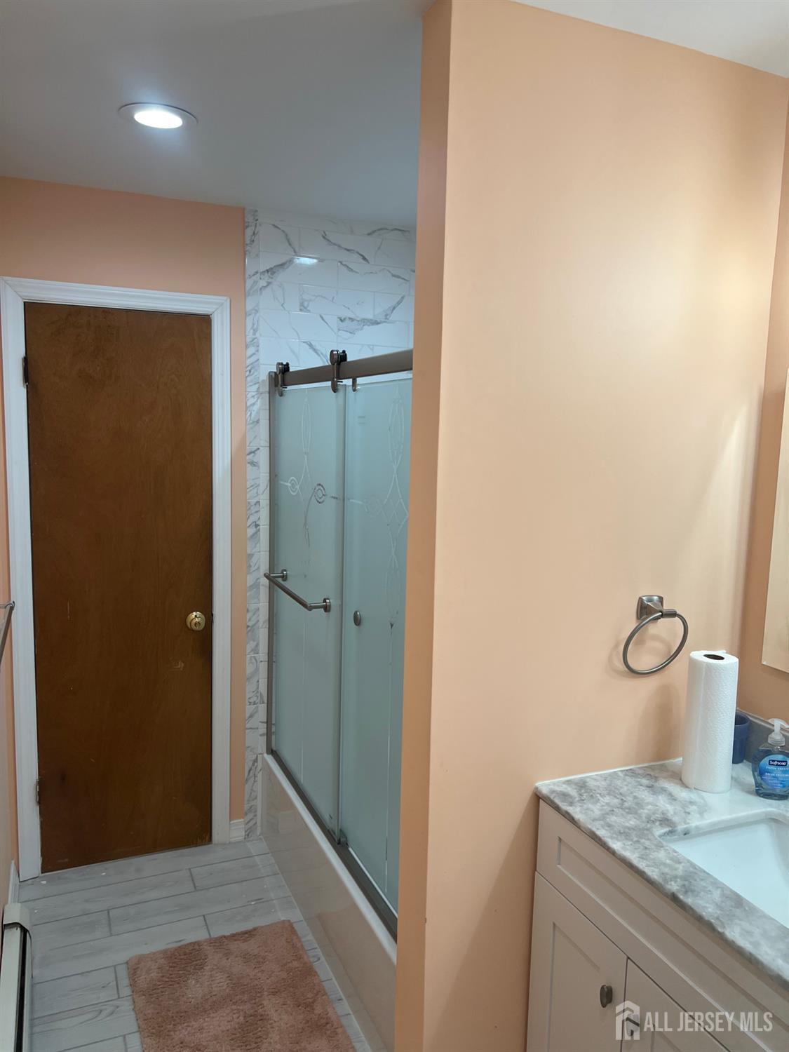 360 Leslie Avenue Image 5