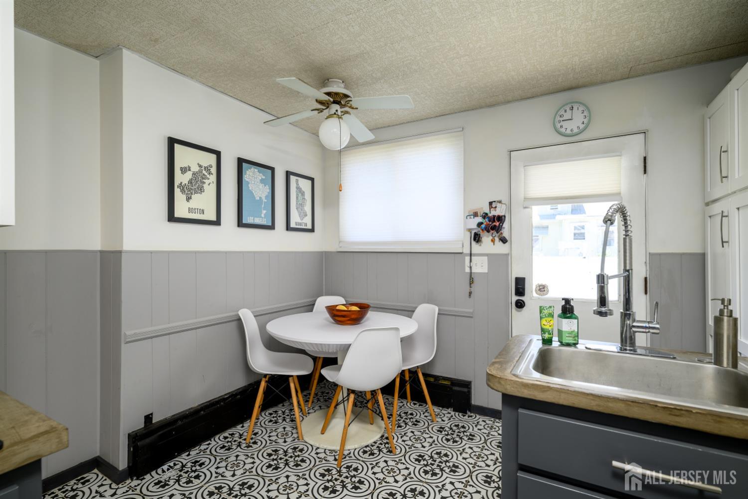 10 BEECHWOOD Place Image 3