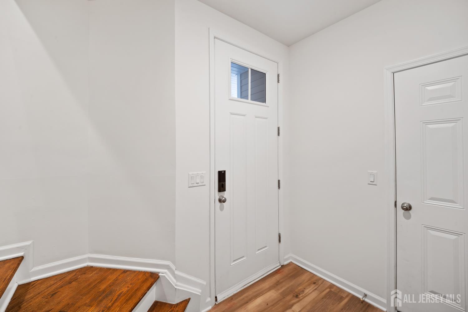 215 park Lane Image 4