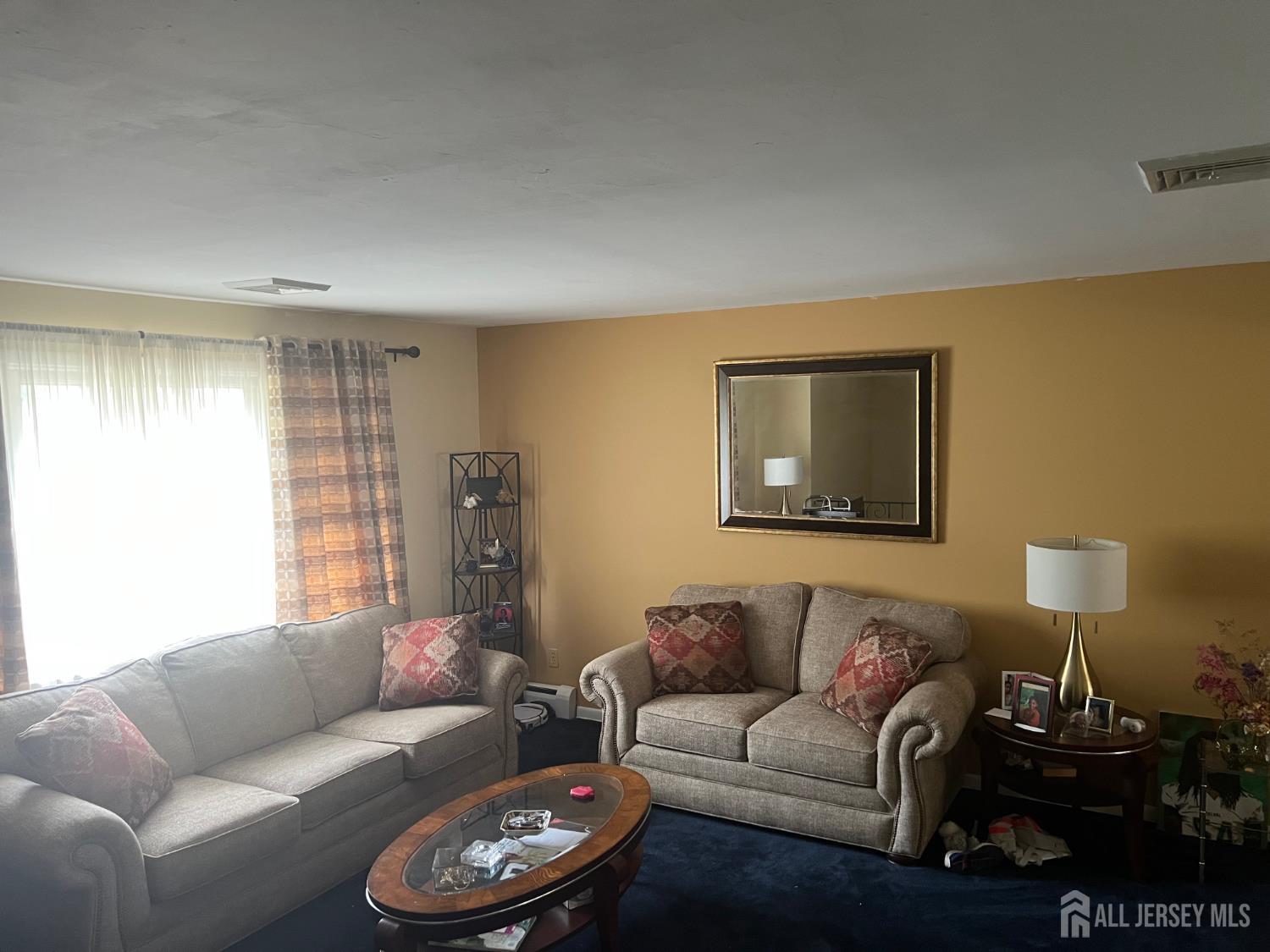 360 Leslie Avenue Image 3