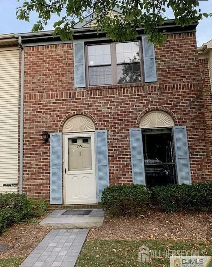 221 Hampshire Court Image 2