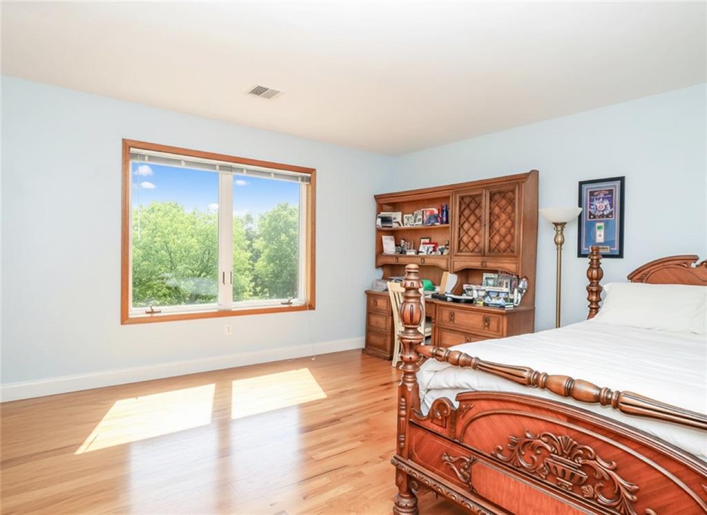 282 Boscombe Avenue, Staten  Island, New York, 10309 image 18