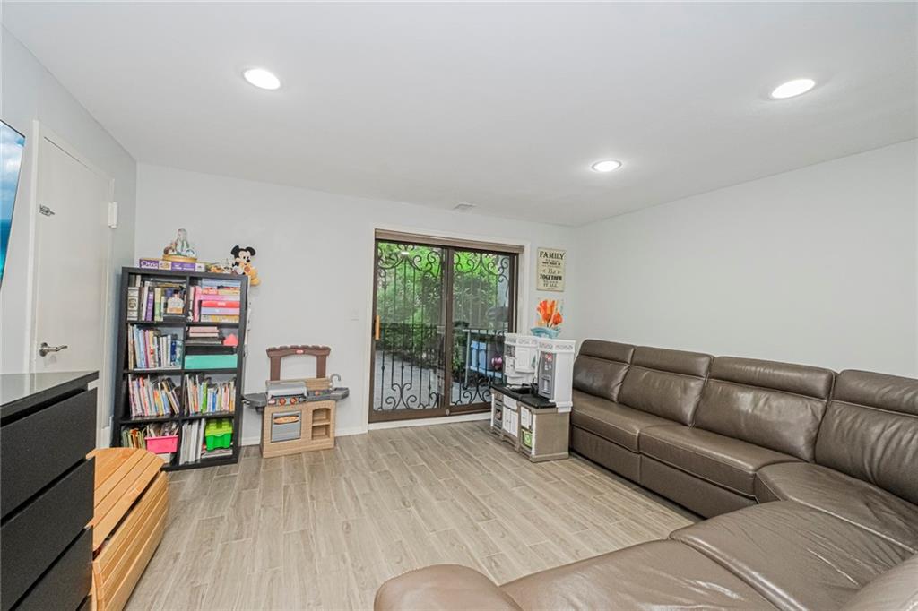 46 Claradon Lane 1, Staten  Island, New York, 10305 image 33