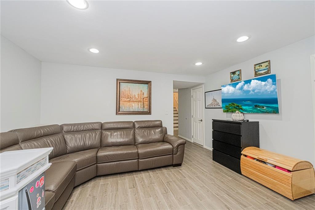 46 Claradon Lane 1, Staten  Island, New York, 10305 image 32