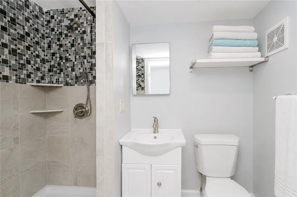 46 Claradon Lane 1, Staten  Island, New York, 10305 image 31