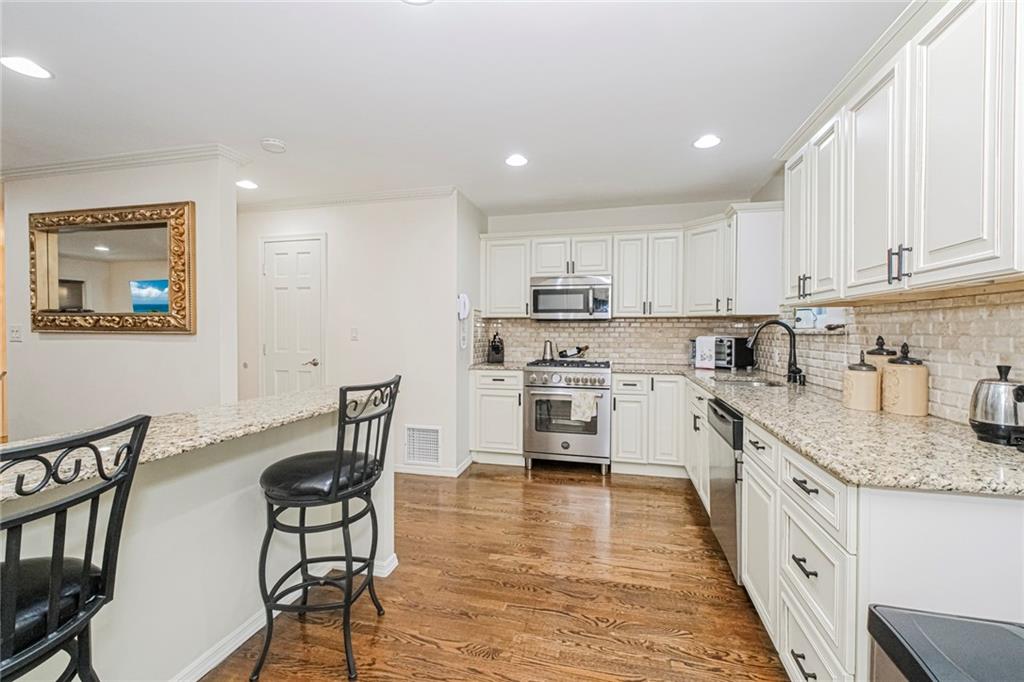 46 Claradon Lane 1, Staten  Island, New York, 10305 image 13