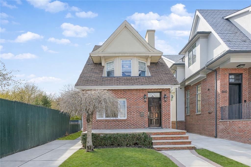 862 East 10th Street Image 3