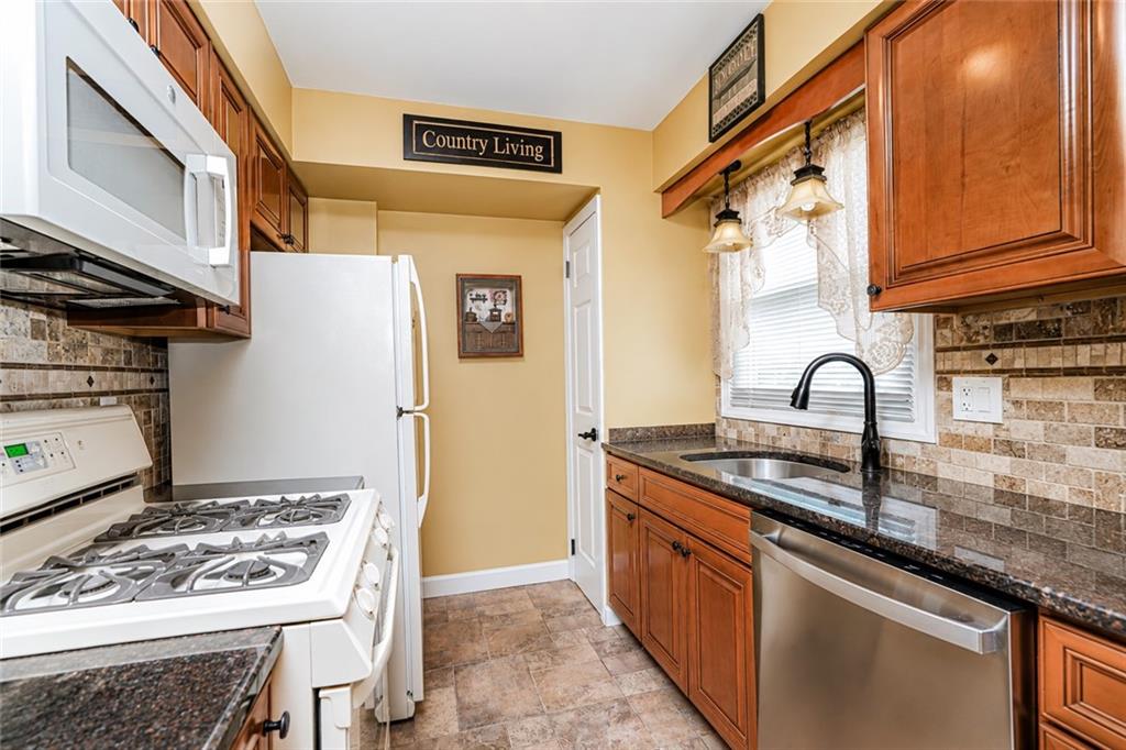 60 Bay Terrace, Staten  Island, New York, 10306 image 8