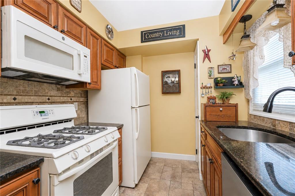 60 Bay Terrace, Staten  Island, New York, 10306 image 9