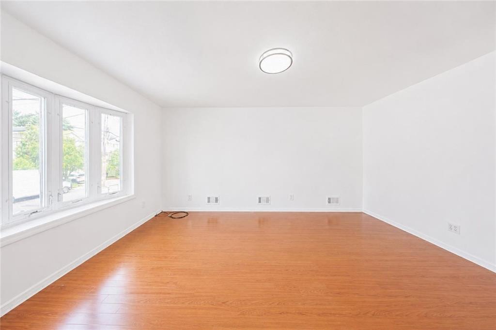 998 Olympia Boulevard, Staten  Island, New York, 10306 image 10