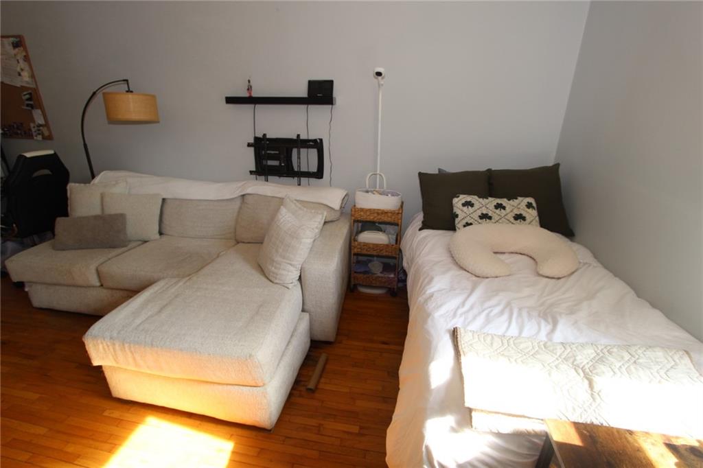 2229 Knapp Street 1C Image 4