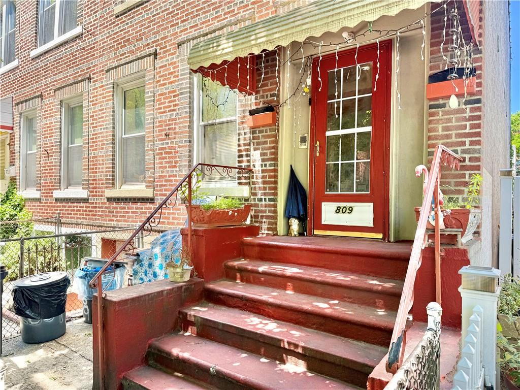 809 Friel Place Image 3