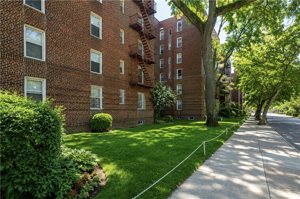 221 mcdonald Avenue 5g Image 5