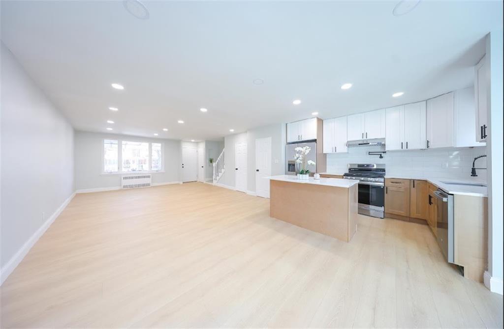 318 Bay 11th Street Image 4