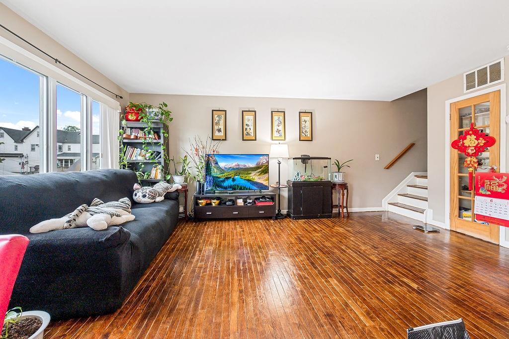 7 Andrea Court, Staten  Island, New York, 10312 image 7