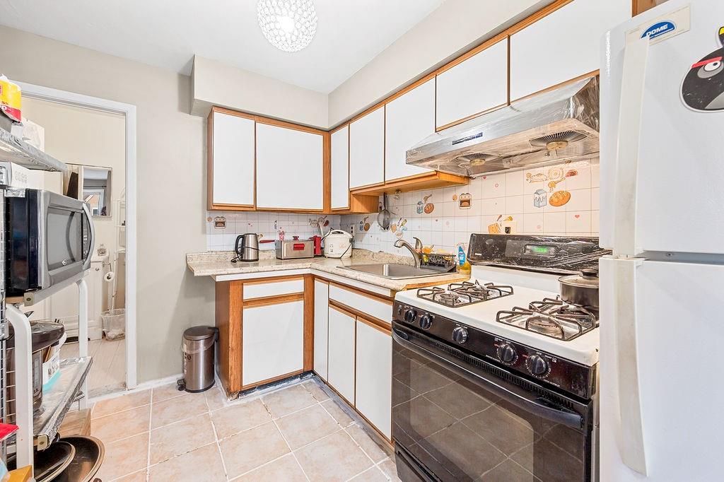 7 Andrea Court, Staten  Island, New York, 10312 image 8