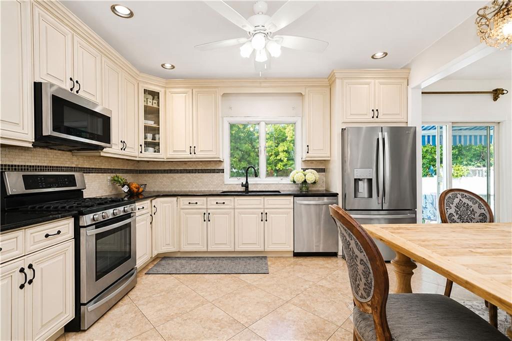 22 Putters Court, Staten  Island, New York, 10301 image 7
