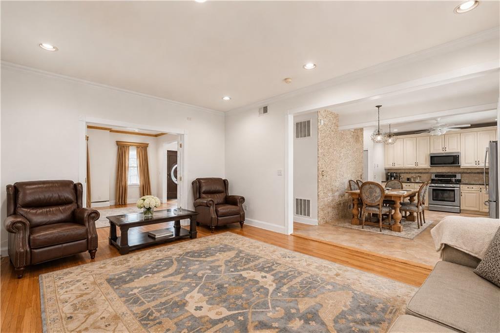 22 Putters Court, Staten  Island, New York, 10301 image 9