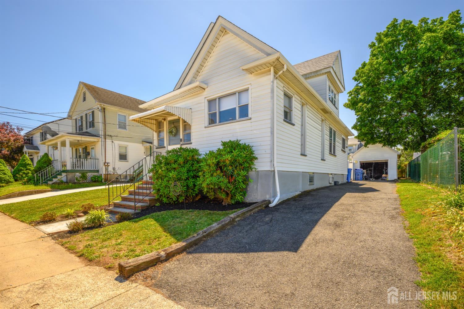 10 BEECHWOOD Place Image 1
