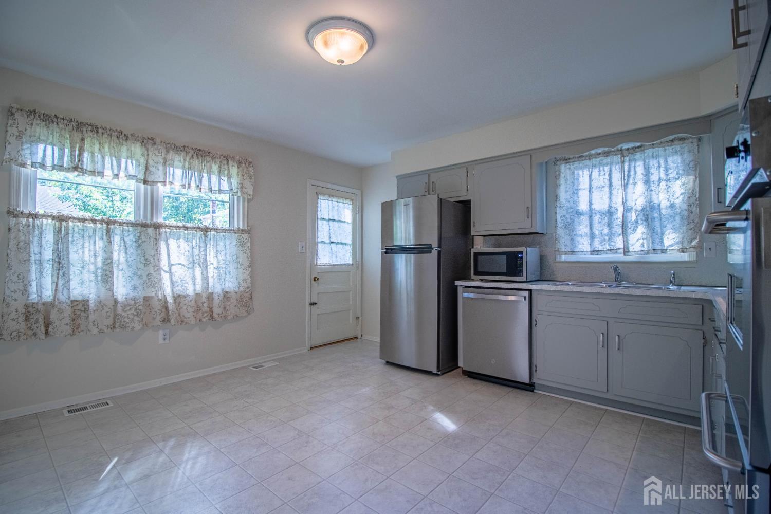 14 Tracey Drive Image 4