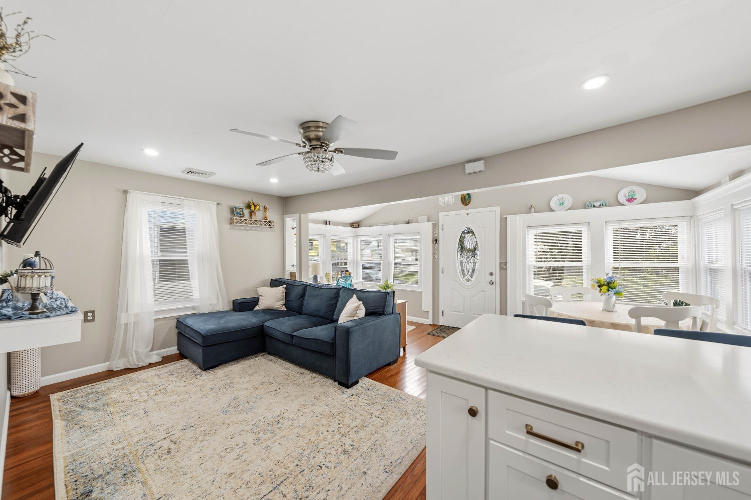 284 Shoreland Circle Image 5